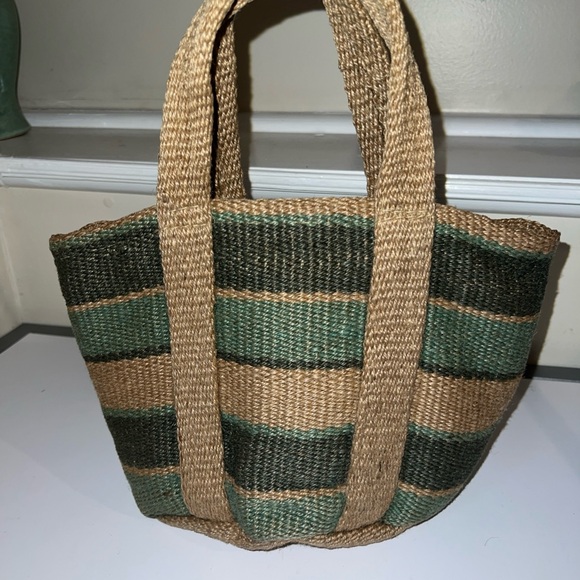 Small Woven BOHO Basket Jute Bucket Bag/ Tote - Picture 7 of 11